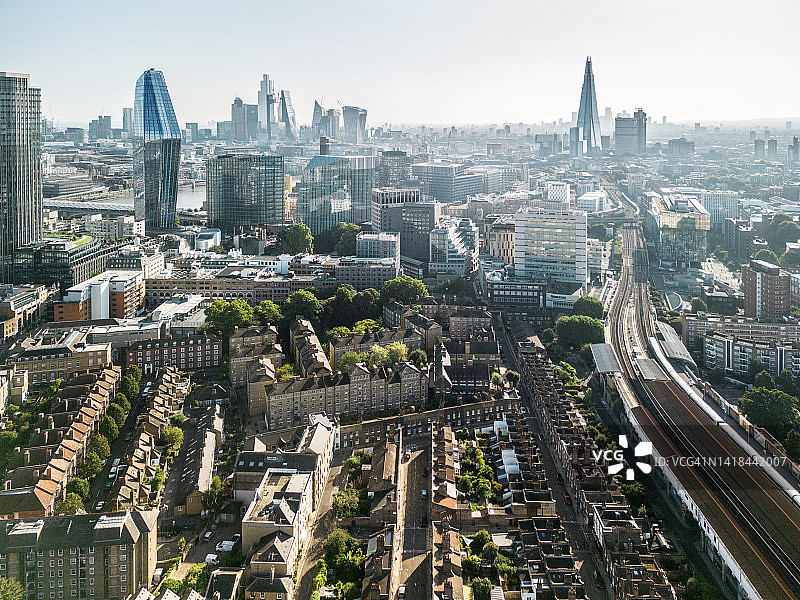 伦敦滑铁卢东站，从高角度看碎片大厦图片素材