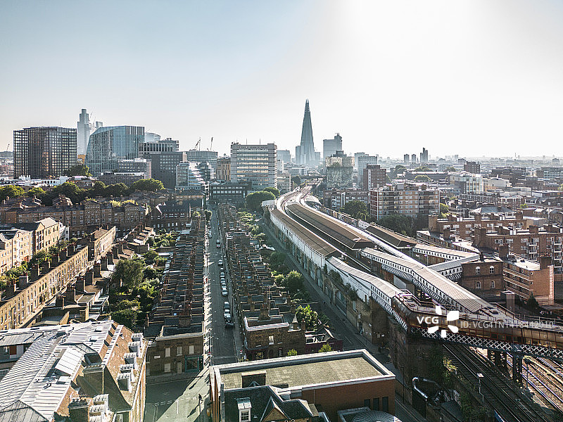 伦敦滑铁卢东站，从高角度看碎片大厦图片素材