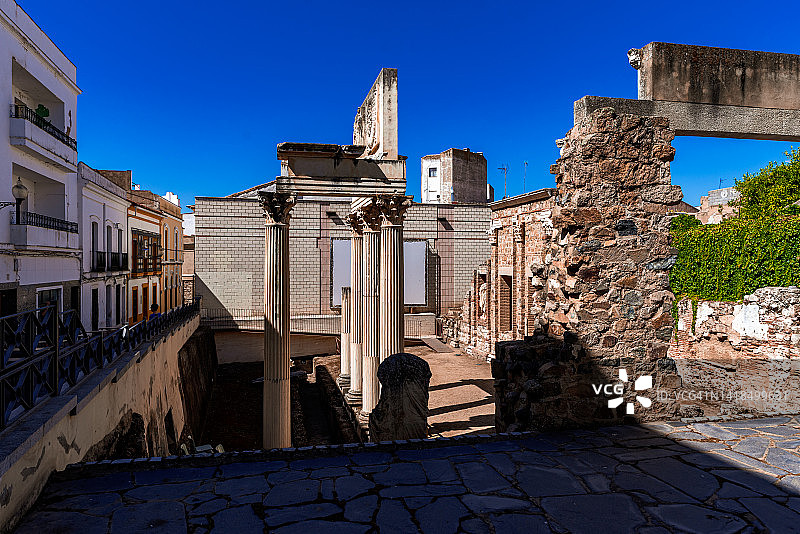 西班牙埃斯特雷马杜拉梅里达市罗马广场柱廊图片素材