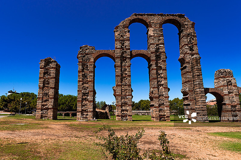 西班牙梅里达洛斯米拉格罗斯罗马水道遗址图片素材
