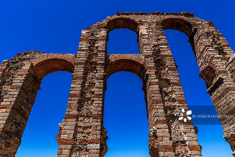 西班牙梅里达洛斯米拉格罗斯罗马水道遗址图片素材