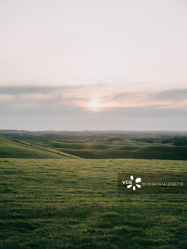 澳大利亚维多利亚州莫宁顿半岛的丘陵图片素材