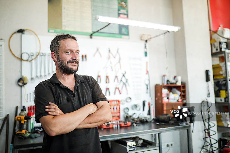 汽车工长、修理工、小企业主、工匠、工业工长和设备图片素材