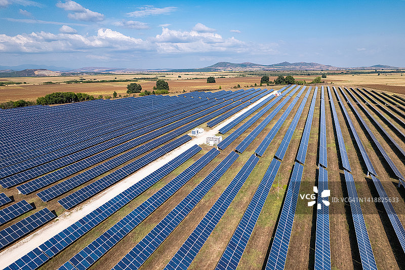 太阳能发电厂鸟瞰图图片素材