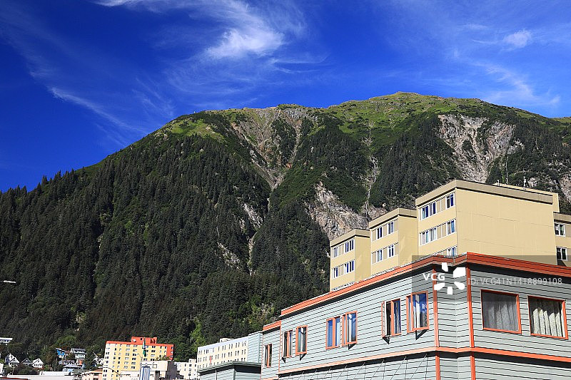 朱诺市中心的山景，阿拉斯加图片素材