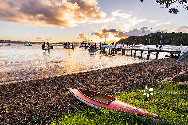 岛屿湾拉塞尔海湾的宁静夜晚图片素材