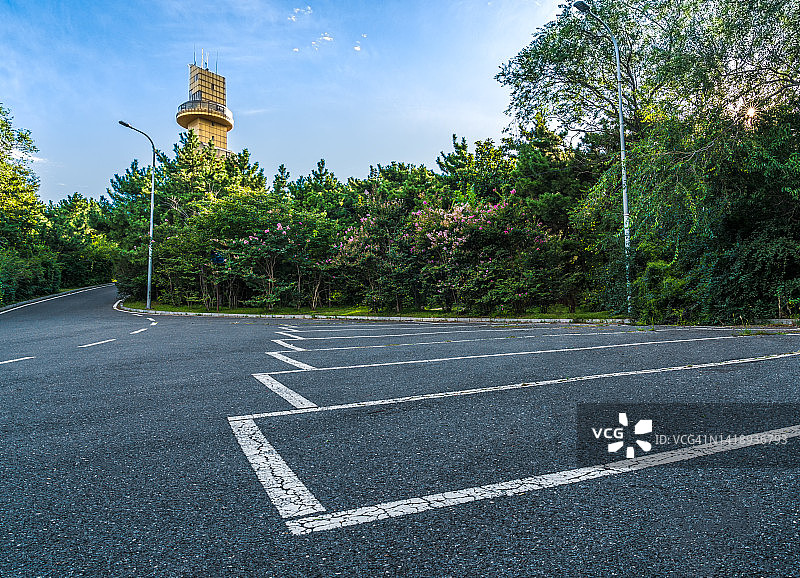 城镇广场的停车场图片素材