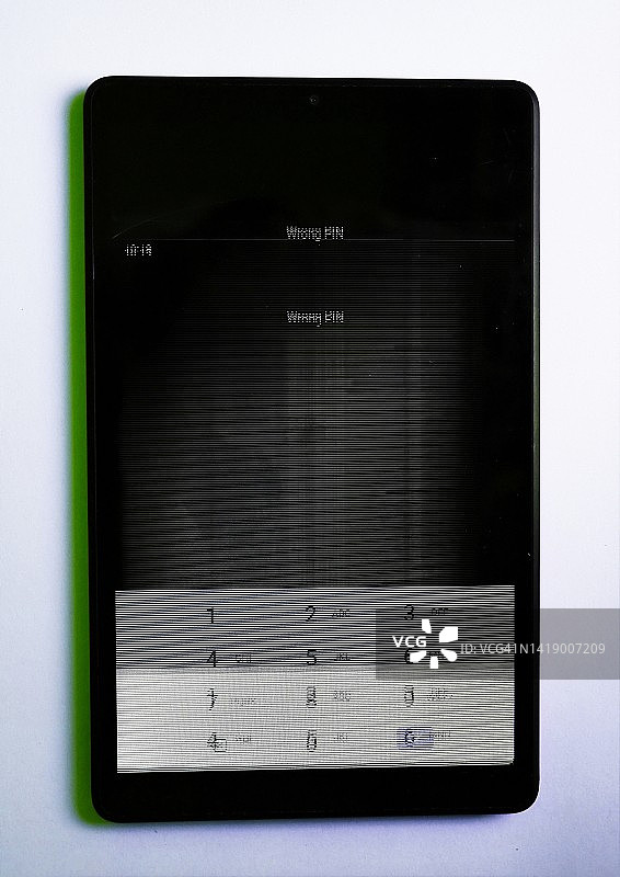 带有无效PIN码消息的损坏平板电脑触摸屏图片素材