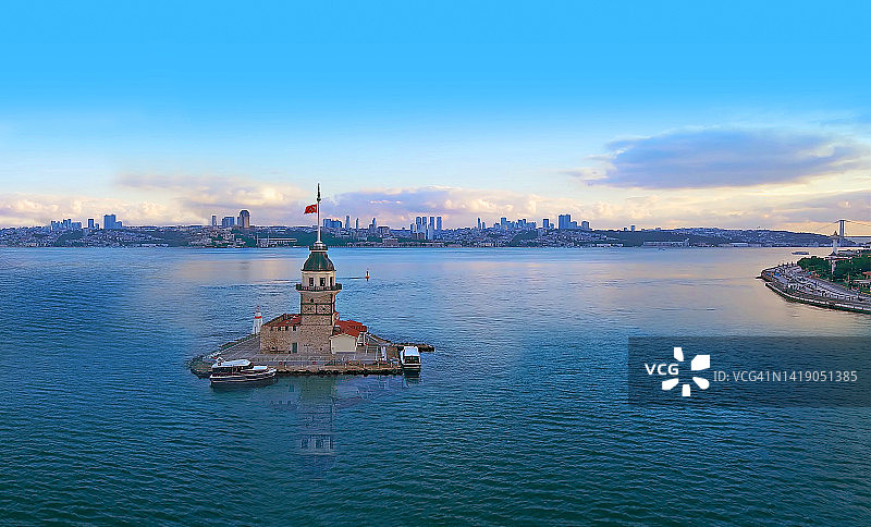 于斯屈达尔，伊斯坦布尔，少女塔，后宫海滩，马尔马拉海，博斯普鲁斯海峡岛屿城堡图片素材