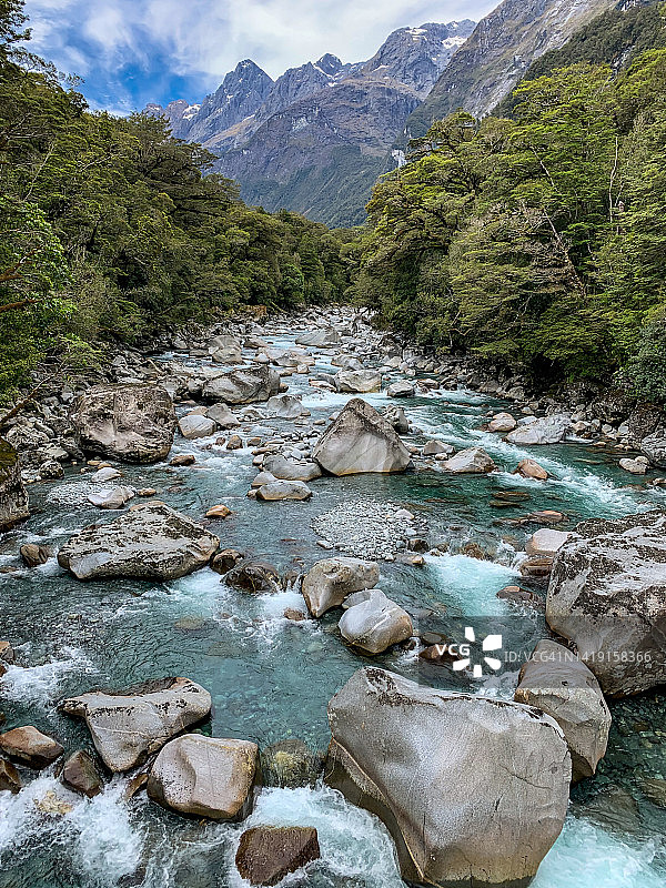 米尔福德峡湾裂谷公园，新西兰峡湾国家公园图片素材