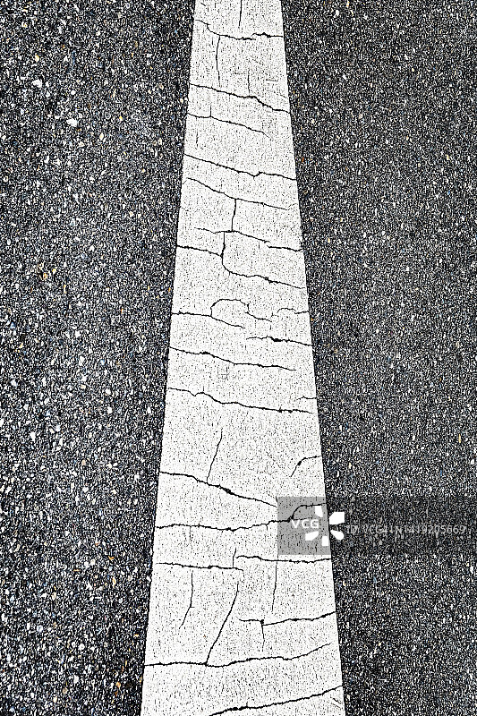 有裂纹的白色分割线图片素材