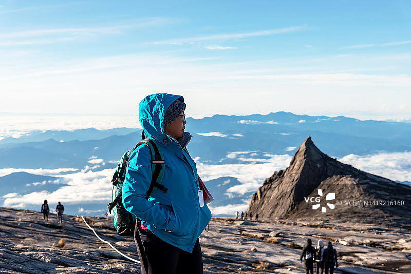 在马来西亚京那巴鲁山的登山者图片素材