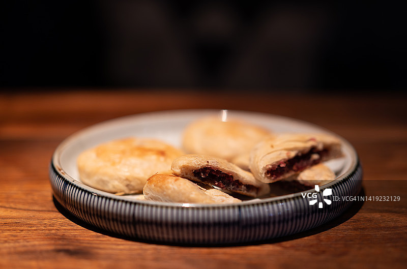 云南特色小吃鲜花饼图片素材