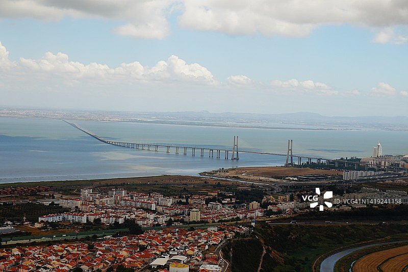 葡萄牙萨卡文市及瓦斯科达伽马大桥图片素材