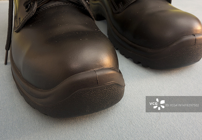 黑色皮革工装靴图片素材