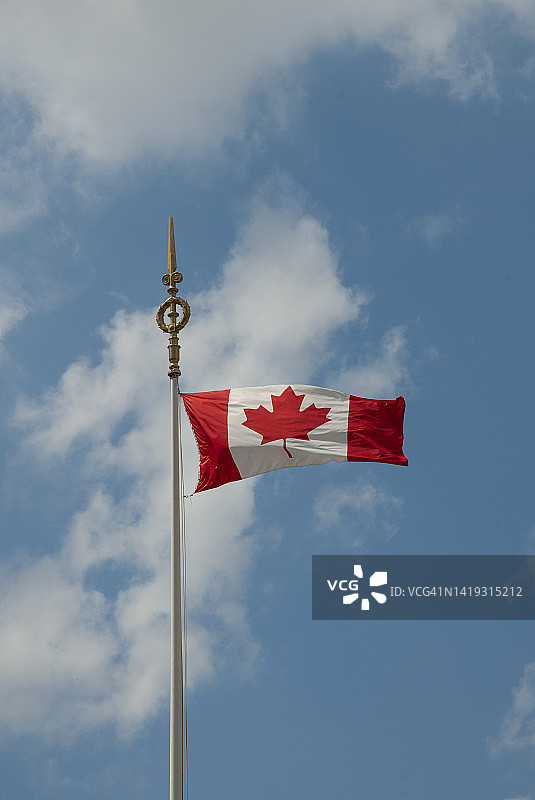 加拿大国旗，位于加拿大安大略省渥太华市的一根高杆上图片素材