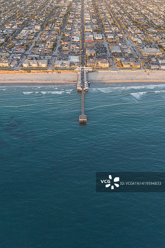 圣地亚哥太平洋海滩码头鸟瞰图片素材