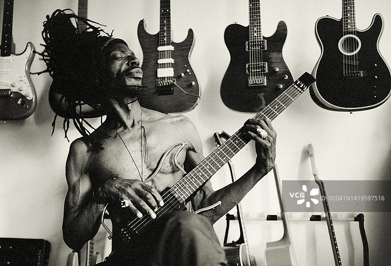 迷失在城市的音乐、节奏、呼吸和活力中图片素材