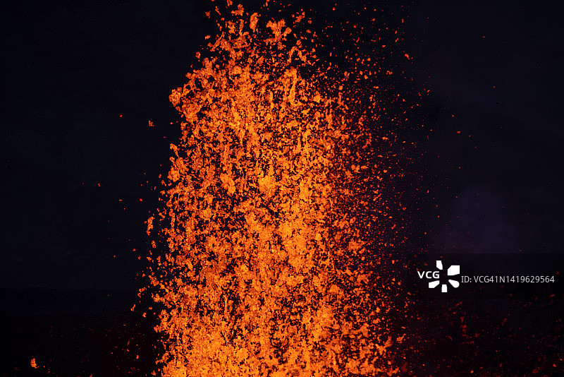 冰岛雷克雅内斯半岛火山喷发壮观景象图片素材