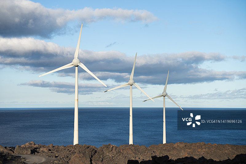 加那利群岛拉帕尔马岛上的风力涡轮机图片素材