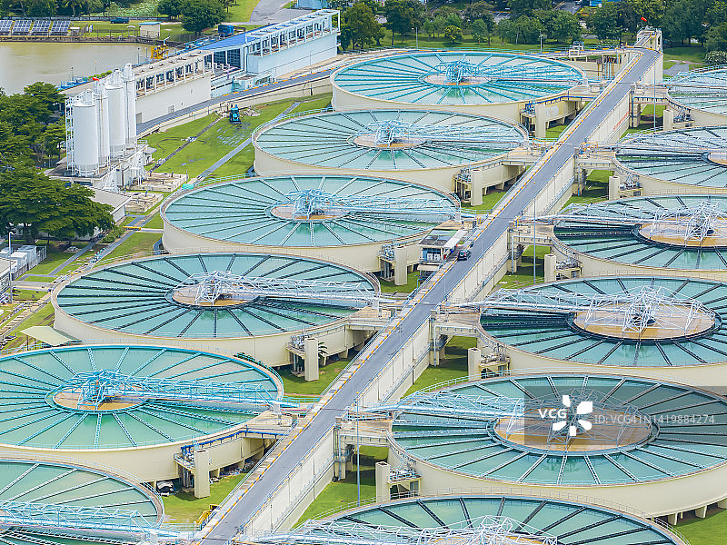 大型圆形水处理厂工业处理饮用水生产微生物生态系统环境健康航拍图片素材