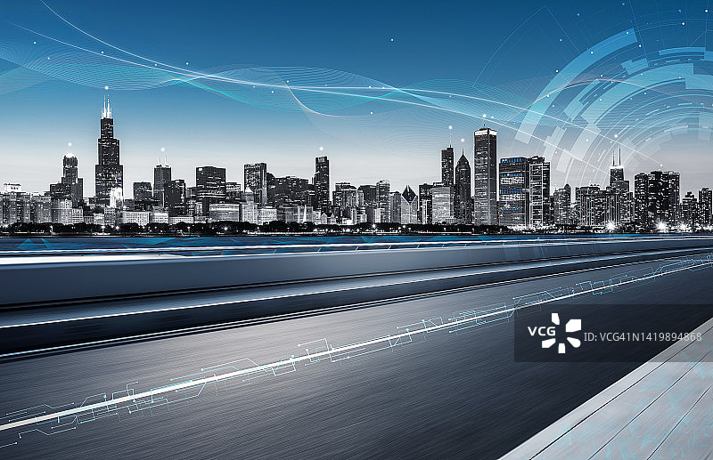 夜晚市中心高速公路的低角度广角视图，带有运动模糊图片素材