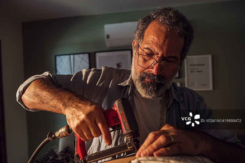 为旧家具带来新生图片素材