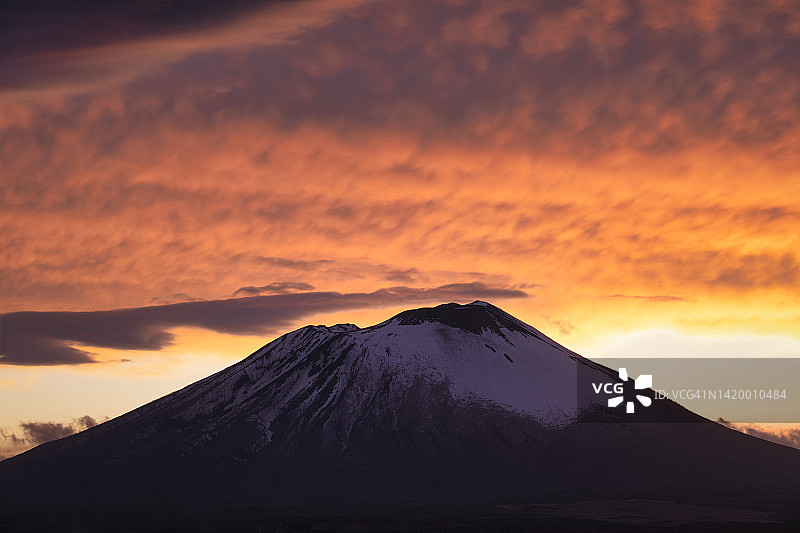 夕阳下的岩手山图片素材