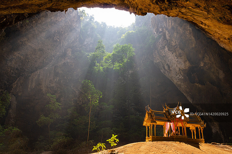 帕亚那空山洞的皇家亭阁图片素材
