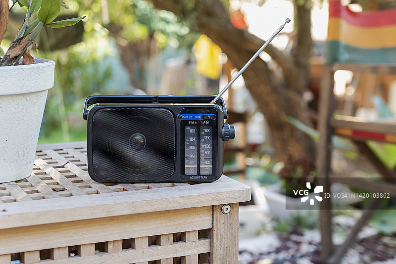 便携式晶体管收音机频率图片素材