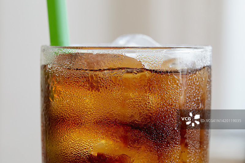 苏打水玻璃杯特写图片素材
