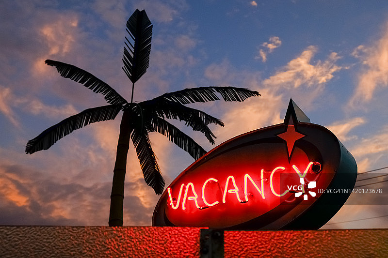 美国新泽西州怀尔德伍德：复古汽车旅馆霓虹灯图片素材