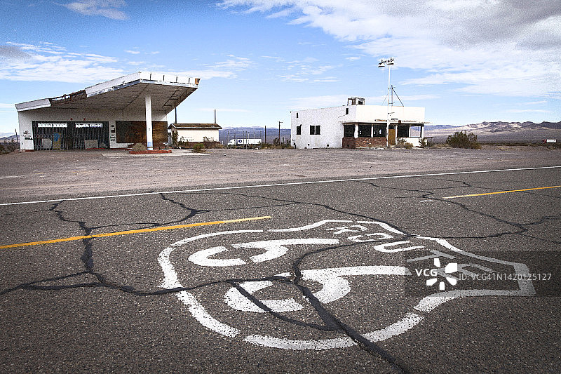 美国加利福尼亚州66号公路沿线的废弃建筑图片素材