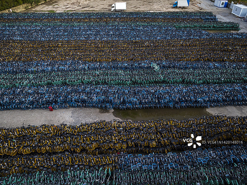 废弃共享单车航拍景色图片素材