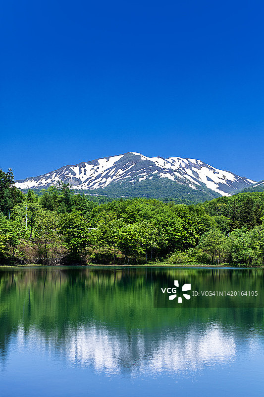 月山和地藏沼图片素材
