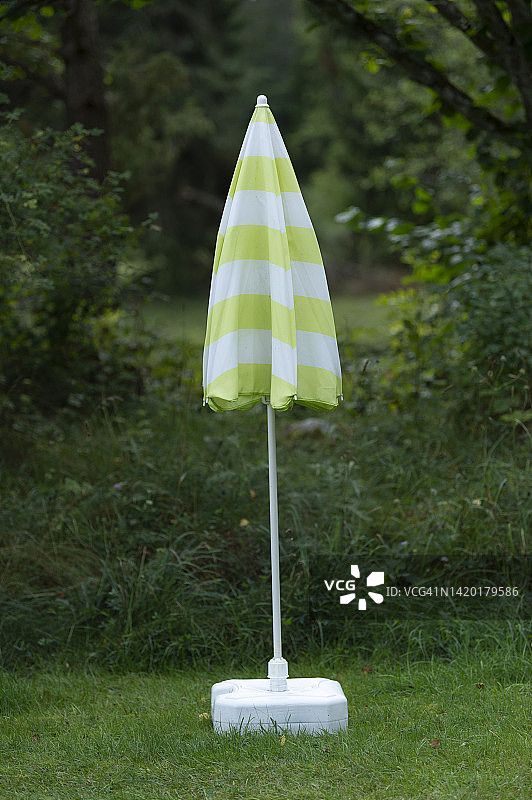 折叠的遮阳伞图片素材