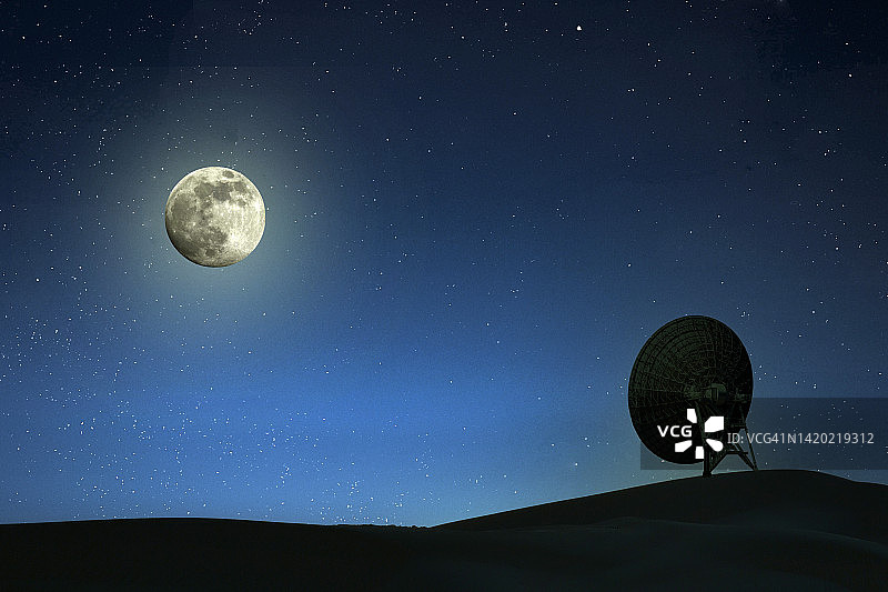 夜间射电望远镜图片素材