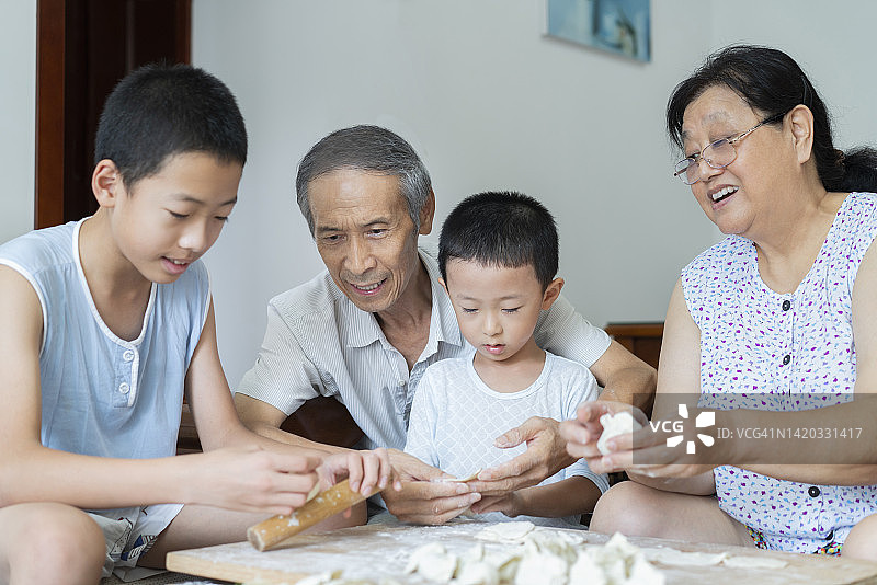 祖父母和孙辈图片素材
