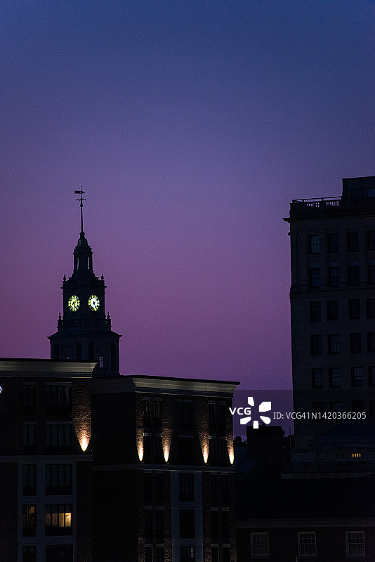 罗德岛设计学院的钟楼在黎明时分图片素材