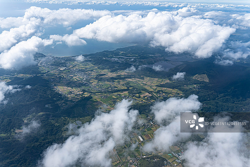 从飞机上俯瞰日本千叶的夏日云彩图片素材