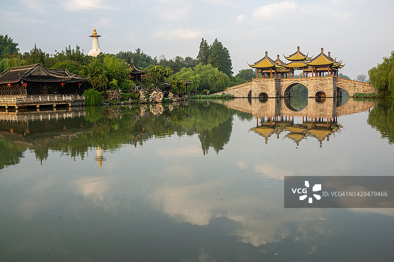 瘦西湖五亭桥与白塔图片素材