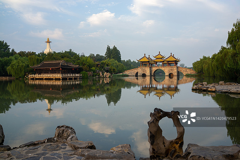 瘦西湖五亭桥与白塔图片素材