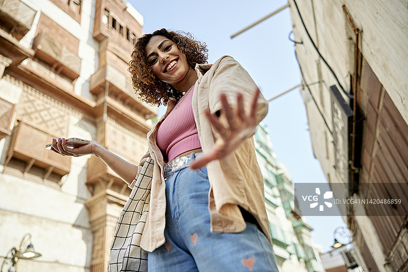 吉达中东妇女的快乐肖像图片素材