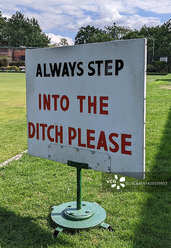 草地滚球标志图片素材