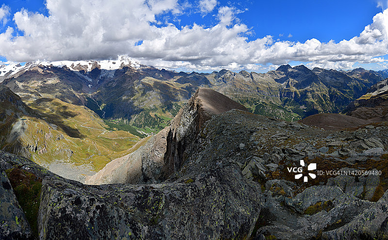 阿尔卑斯山贫瘠的山脊图片素材