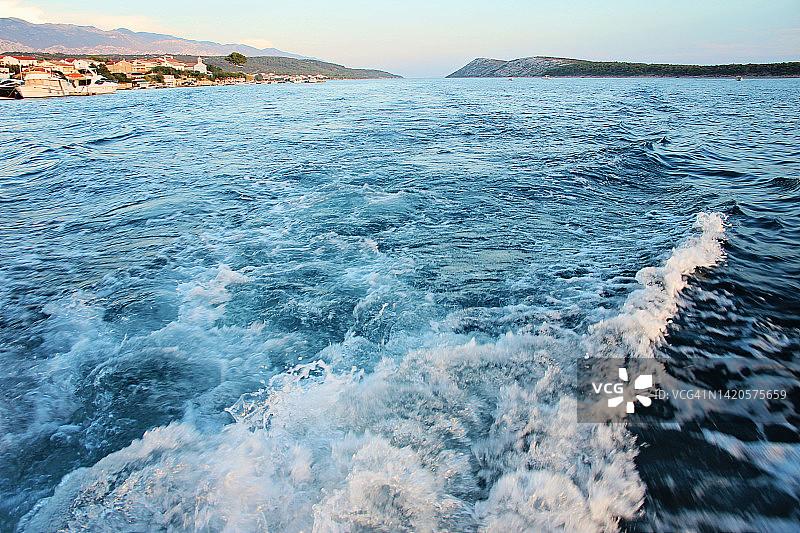 从海上看到的克罗地亚拉布岛巴尔巴特景色图片素材