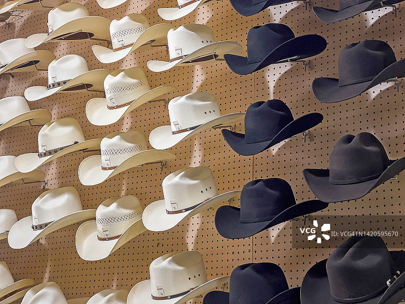 展示中的黑白牛仔帽图片素材