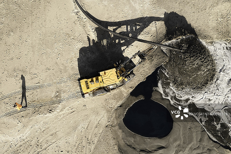 海滩清洁刮板（挖掘机）图片素材