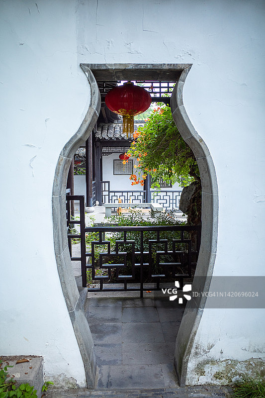 花瓶造型的中式园林门图片素材