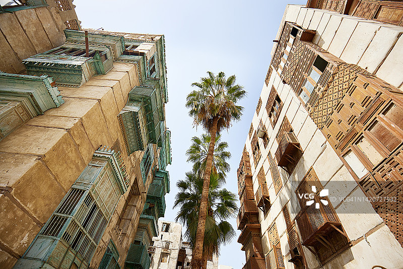 Al-Balad的传统住宅建筑和棕榈树图片素材